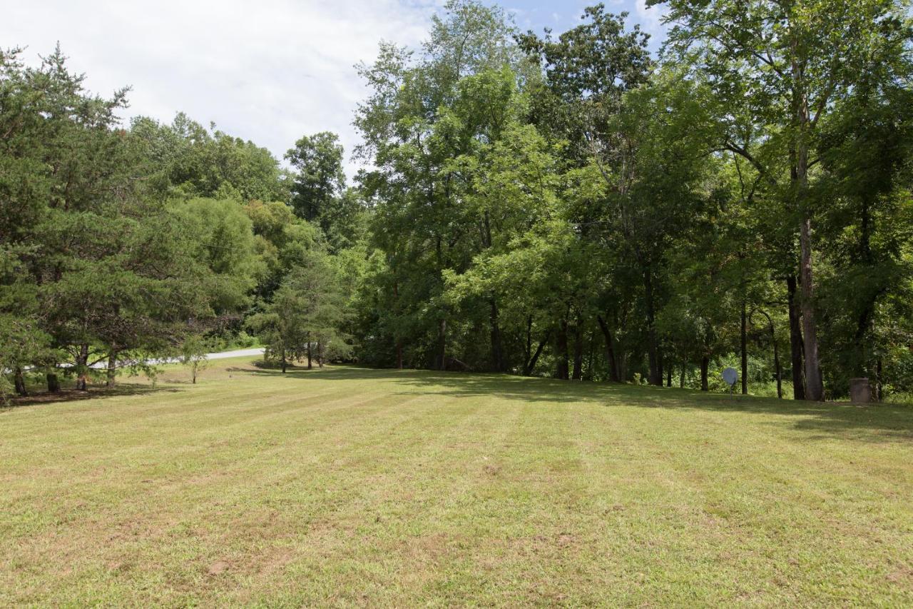 Villa Reedy Patch Cabin Hendersonville Exterior foto